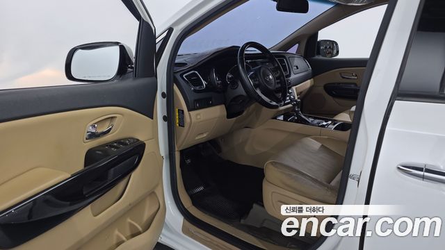 Kia Canival 2017 — photo 10