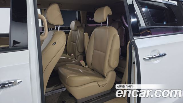 Kia Canival 2017 — photo 11
