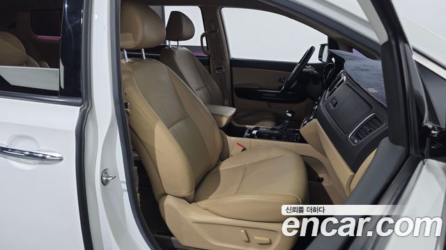 Kia Canival 2017 — photo 12