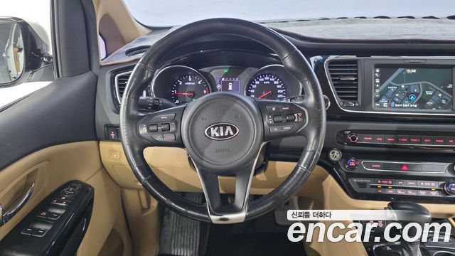 Kia Canival 2017 — photo 13
