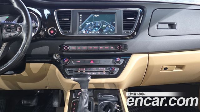 Kia Canival 2017 — photo 19