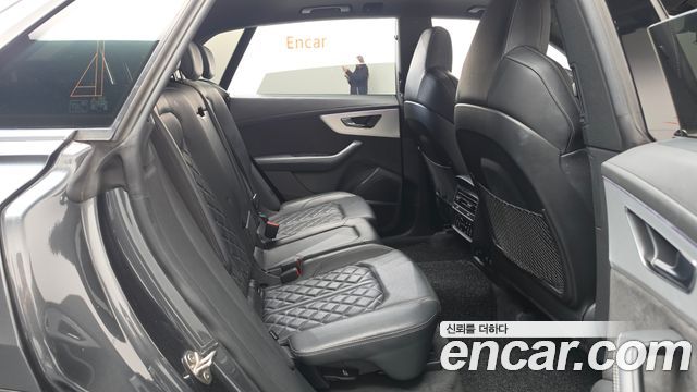 Audi Q8 2021 — photo 17
