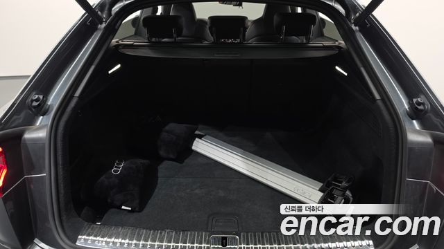 Audi Q8 2021 — photo 23