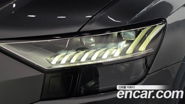 Audi Q8 2021 — photo 8