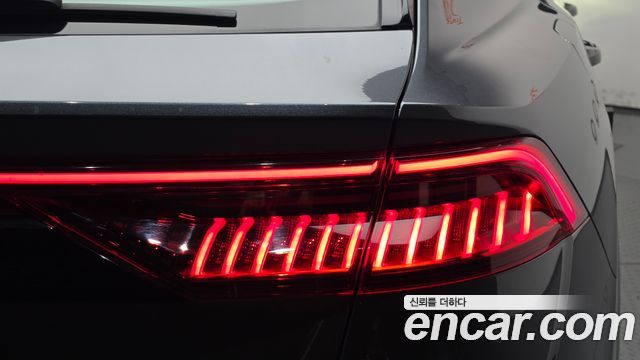 Audi Q8 2021 — photo 9
