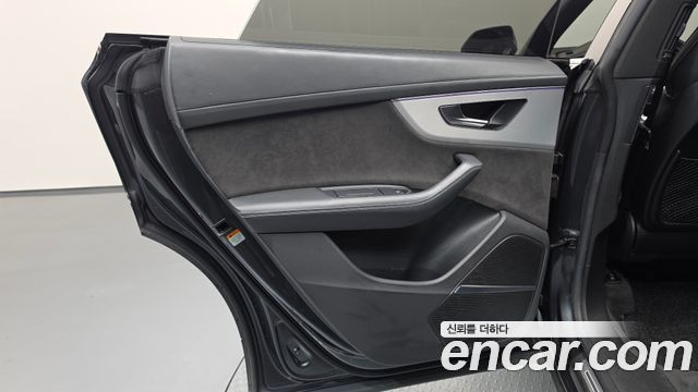 Audi Q8 2021 — photo 15