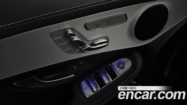 Mercedes-Benz GLC-Class 2020 — photo 27
