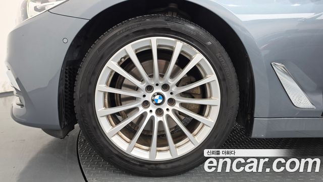 BMW 5-Series 2019 — photo 5
