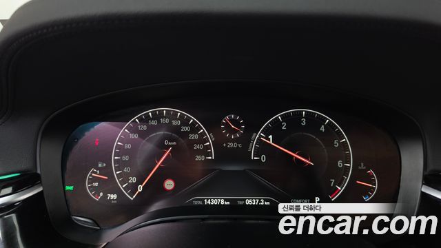 BMW 5-Series 2019 — photo 8