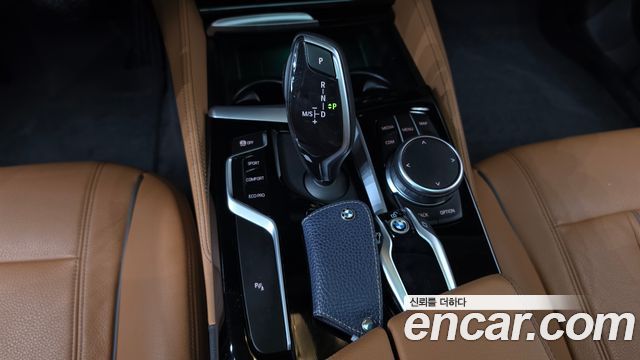 BMW 5-Series 2019 — photo 9