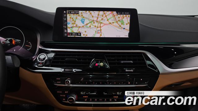 BMW 5-Series 2019 — photo 13