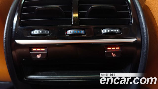 BMW 5-Series 2019 — photo 16