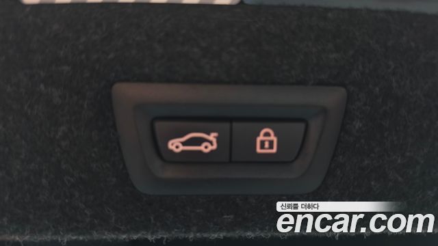 BMW 5-Series 2019 — photo 19