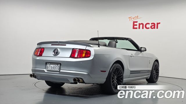 Ford Mustang 2010 — photo 2