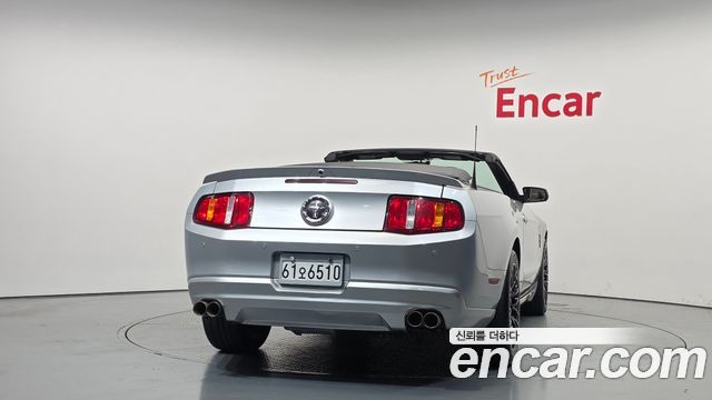 Ford Mustang 2010 — photo 4