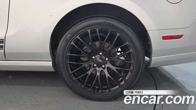 Ford Mustang 2010 — photo 5