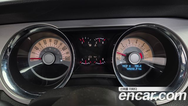 Ford Mustang 2010 — photo 8