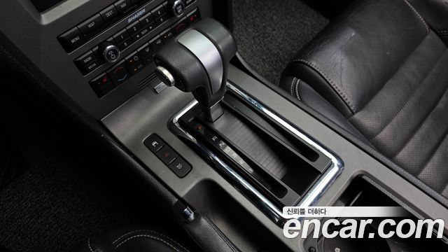 Ford Mustang 2010 — photo 9