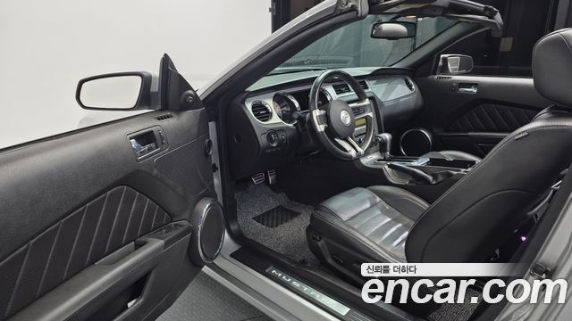 Ford Mustang 2010 — photo 10