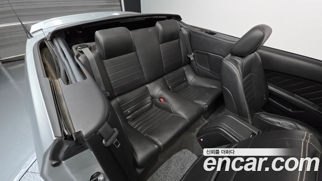 Ford Mustang 2010 — photo 12