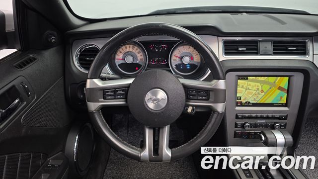 Ford Mustang 2010 — photo 13
