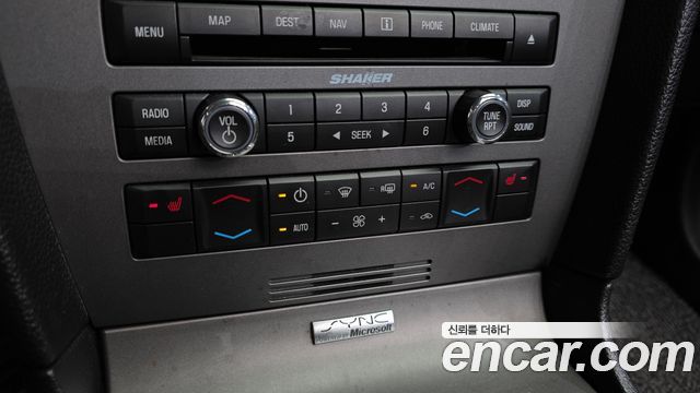 Ford Mustang 2010 — photo 18
