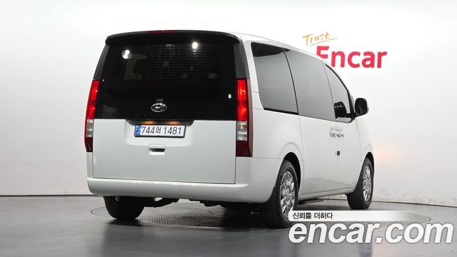 Hyundai Staria 2022 — photo 2