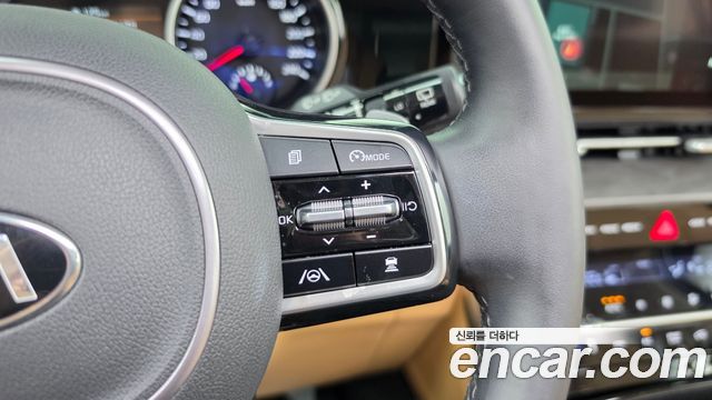 Kia Canival 2021 — photo 22