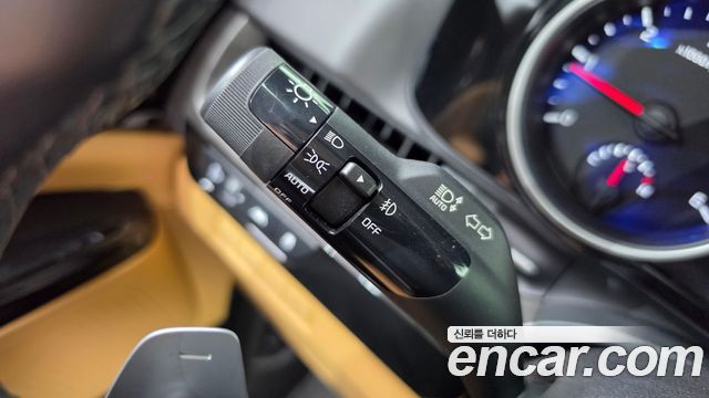 Kia Canival 2021 — photo 30