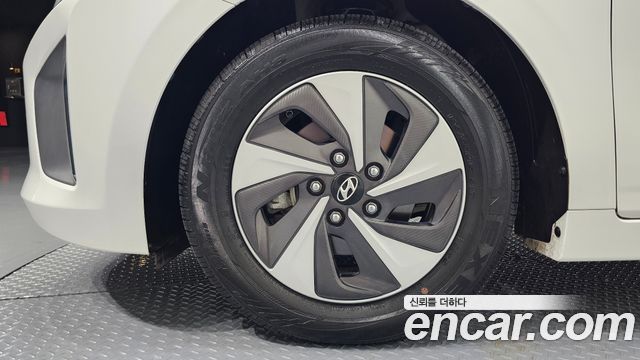 Hyundai Ioniq 2016 — photo 5