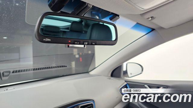 Hyundai Ioniq 2016 — photo 19