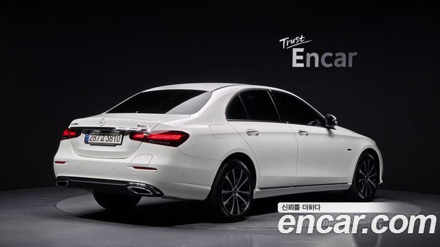 Mercedes-Benz E-Class 2021 — photo 2