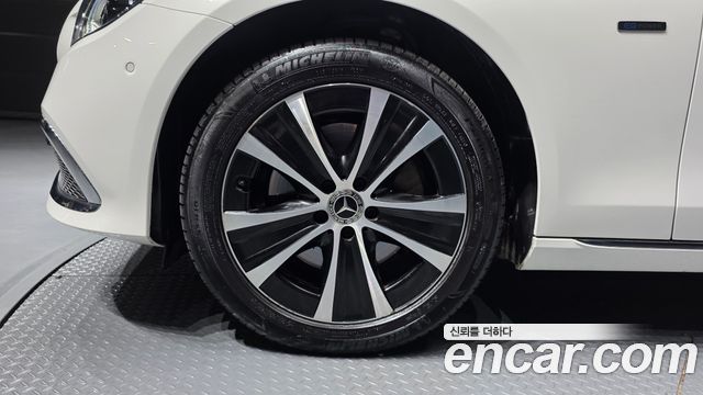 Mercedes-Benz E-Class 2021 — photo 5