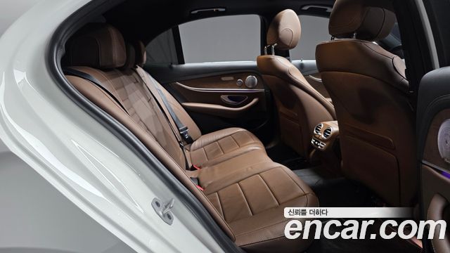 Mercedes-Benz E-Class 2021 — photo 11