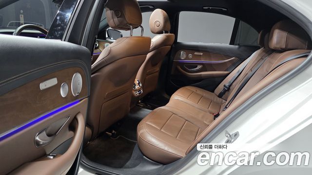 Mercedes-Benz E-Class 2021 — photo 12