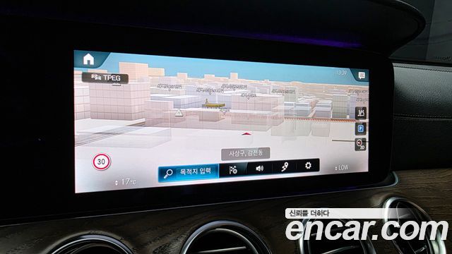 Mercedes-Benz E-Class 2021 — photo 13
