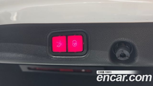 Mercedes-Benz E-Class 2021 — photo 17