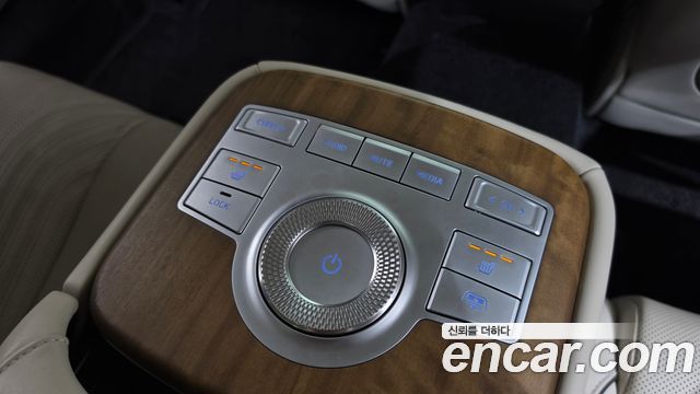 Genesis G80 2022 — photo 31