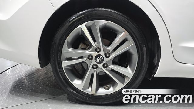 Hyundai AVANTE 2018 — photo 5