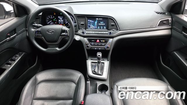 Hyundai AVANTE 2018 — photo 10