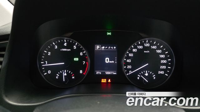 Hyundai AVANTE 2018 — photo 11