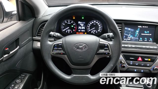 Hyundai AVANTE 2018 — photo 19