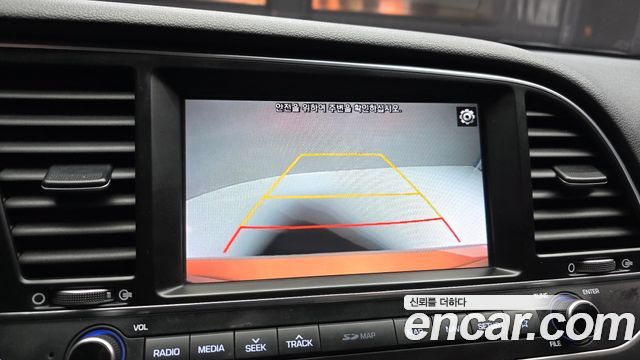 Hyundai AVANTE 2018 — photo 21