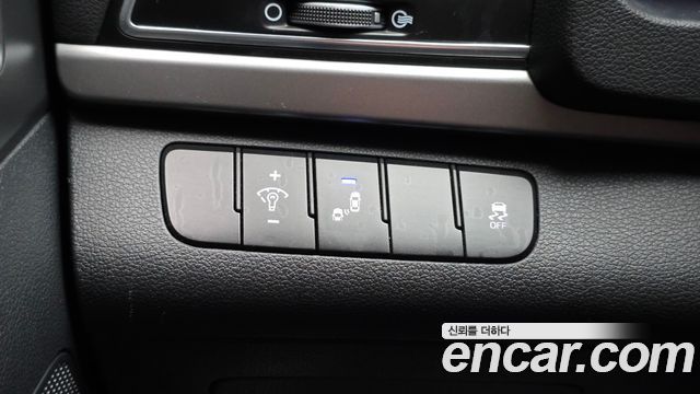 Hyundai AVANTE 2018 — photo 24