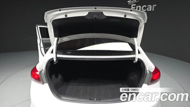 Hyundai AVANTE 2018 — photo 26