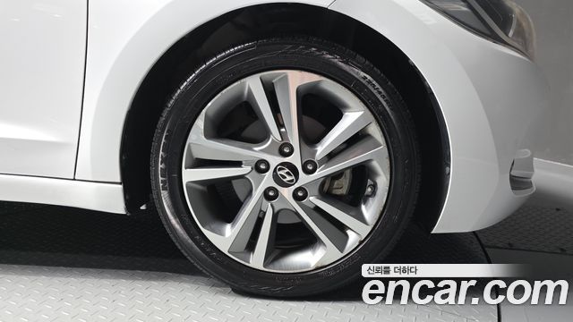 Hyundai AVANTE 2018 — photo 7