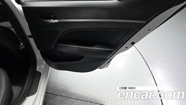 Hyundai AVANTE 2018 — photo 15