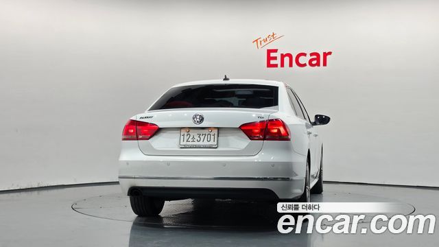 Volkswagen Passat 2013 — photo 4