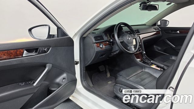Volkswagen Passat 2013 — photo 10