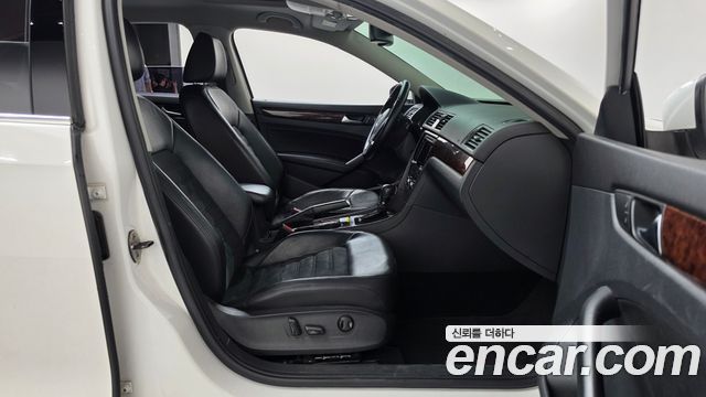 Volkswagen Passat 2013 — photo 11